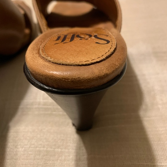 Sofft dark tan leather sandals, size 6, 3.25” heel - Picture 13 of 15